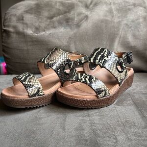 Vionic Black and Cream Snakeskin Sandals